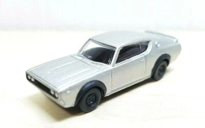 Modelo de coche fundido a presión 1/100 Kyosho NISSAN SKYLINE 2000 GT-R KPGC110 PLATEADO Foto 1 de 3