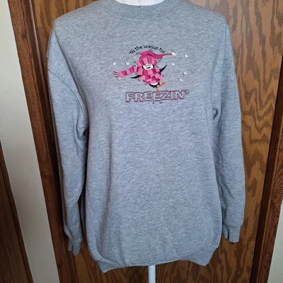 Sudadera Navidad Mujer M Gris con Pingüino Dice "Es la Temporada de FREEZIN'" Foto 1 de 4