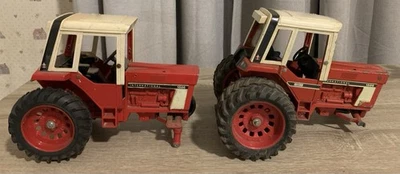 Par de tratores ERTL International 1586 - escala 1:16 - projetos ou peças - Imagem 1 de 4