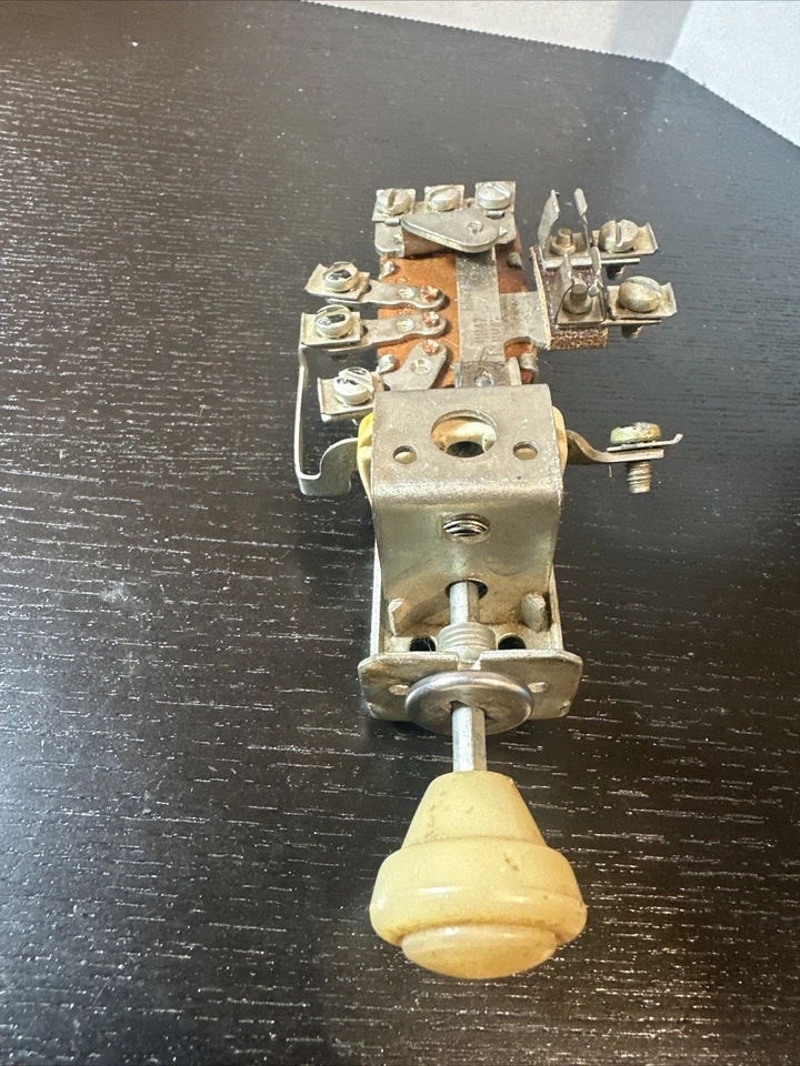 Interruptor de faros Corevette 1995048 nuevo fabricante original GM 1947-54 CHEVROLET 1953-54 Foto 1 de 3