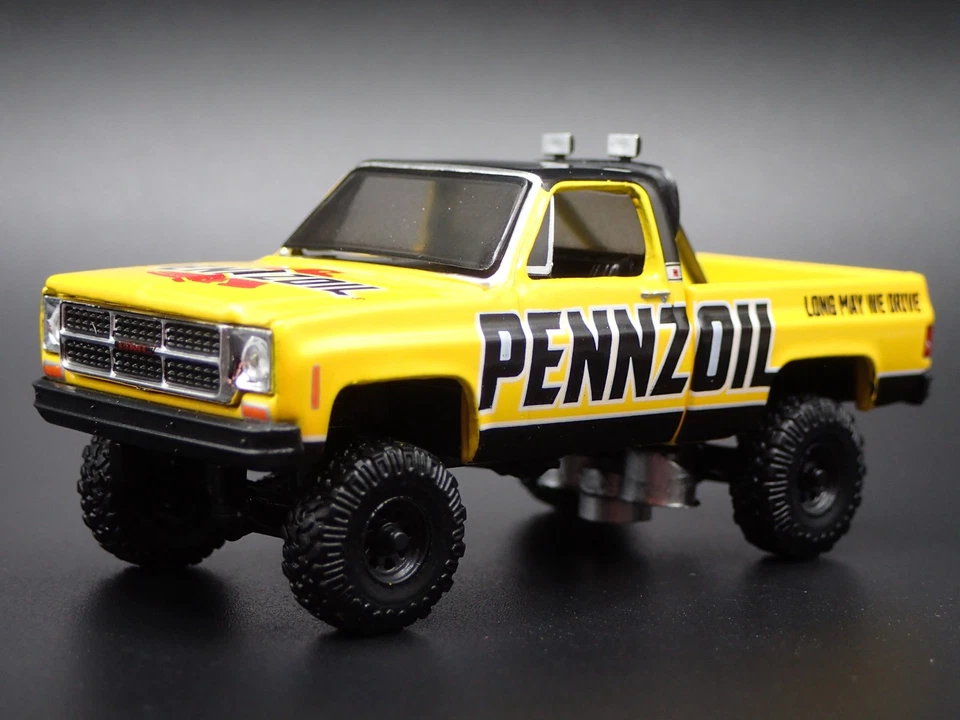 Modello Auto 1/64 GMC SIERRA GRANDE 15 Pickup Truck 4X4 Squarebody 1976 - Immagine 1 di 4