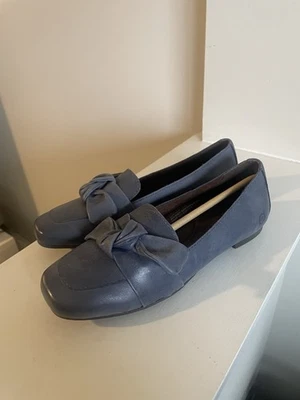 Zapato sin cordones BORN Carrine de cuero azul punta cuadrada moda mocasín con mocasín para mujer 6,5 Foto 1 de 4