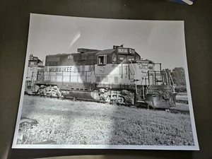 Milwaukee Road GP20 970 Nahant IA (8x10 B&W)(Used) - Picture 1 of 3
