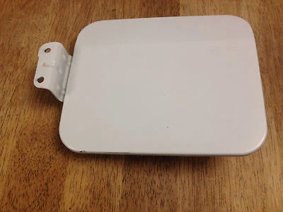 Kia Spectra 2002-2004 sedán llenado de combustible tapa de gas puerta de acceso con tapa (blanco) OEM Foto 1 de 4