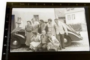 tolles altes Negativ - Familie posiert mit Oldtimer - Marke mir unbekannt  - Picture 1 of 1