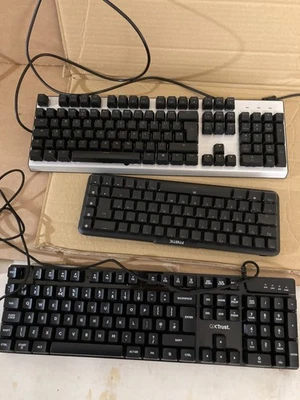 3 X Wired Mechanical Gaming Keyboards - Image 1 of 4