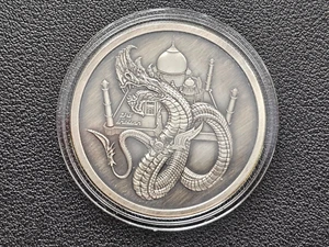 WORLD OF DRAGONS SERIES - INDIAN - 1 OZ SILVER ROUND WITH ANTIQUED FINISH CAPSUL - Picture 1 of 2