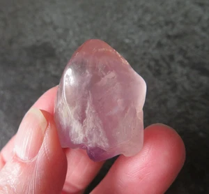 SELTENER ROSA PHANTOM AMETHYST (16,5 Gramm / 28 mm) FREIFORM TROMMELSTEIN (E10) - Bild 1 von 7