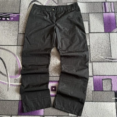 Pantalones para mujer Versace de nailon con monograma estampado 3D 26 Foto 1 de 4