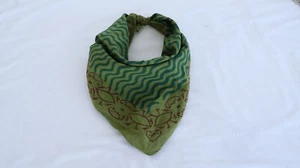 Hand Blockdruck Bandana moosgrün Bandana Georgette Muster 21"x21" großer Schal - Bild 1 von 6
