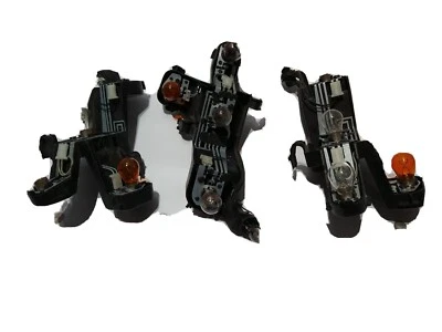 👍2004 2005 2006 2007 BMW E60 M5 525i 530i 545i 550i ГНЕЗДО ЛАМПЫ ЗАДНЕГО ФОНАРЯ RH OEM - Изображение 1 из 4