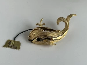 Vtg Crown Trifari Whale Brooch Pin Gold Tone Water Blow Hole Textured Small NEW - Picture 1 of 6