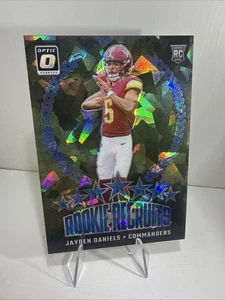 2024 Panini Donruss Optic - Rookie Recruits Jayden Daniels #7 Ice Prizm /15 (RC) - Foto 1 di 7