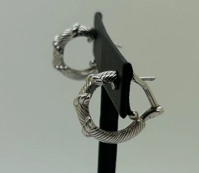 Pendientes de aro Judith Ripka de plata de ley con textura acanalada Foto 1 de 4