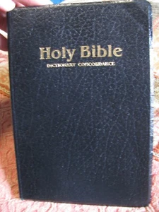 Holy Bible ~ King James Version ~ Excellent Condition ~ 8" x 5-1/4" - Picture 1 of 6