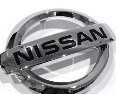 2013-2017 Nissan Juke Sentra Versa Emblemas de Grade Frontal Logotipo Emblema Novo - Imagem 1 de 4
