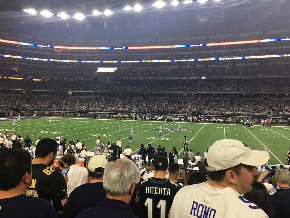 (4) Boletos de club Dallas Cowboys vs Los Angeles Chargers 21/12 Foto 1 de 1