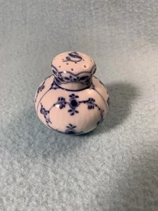 Royal Copenhagen Salzstreuer blau geriffelt halber Spitzenrand 712 Dänemark 2-1/4" -#1 - Bild 1 von 3