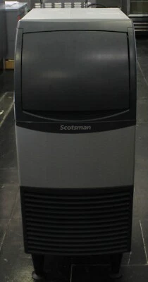 Máquina de hielo Scotsman CU0415MA-1 *Caja abierta* 58 lb/día con 36 lb de almacenamiento bajo encimera Foto 1 de 4