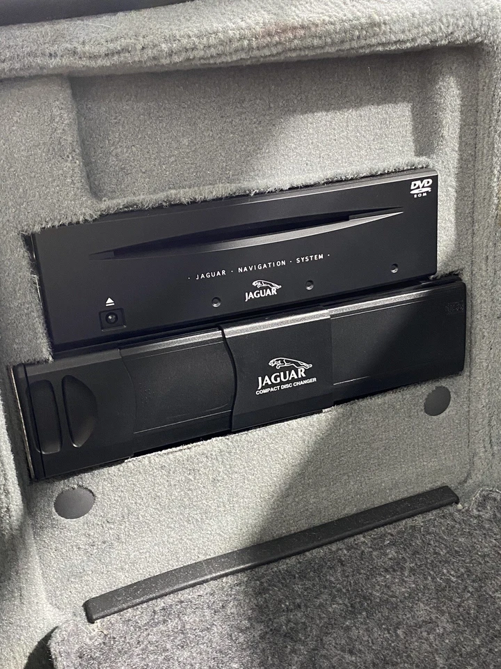 2004-2007 JAGUAR XJ8 XJR  NAVIGATION DVD DRIVE And Cd Changer  OEM - Image 1 of 1
