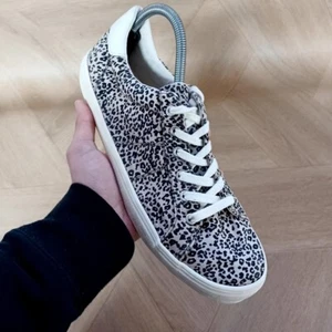 Old Navy Canvas Trainer Pink Tiger Print UK10 Low Womens Sneaker Shoe - Picture 1 of 8