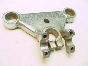 PARTE ABRAZADERA TRIPLE SUPERIOR BSA C10 C11 # 29-5316 FUNDIDA EN ELLA, BUENAS ROSCAS - Imagen 1 de 3