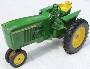 Filtri corti pressofusi pressofusi trattore vintage anni '60 Ertl John Deere 3020, 4 leve - Foto 1 di 11