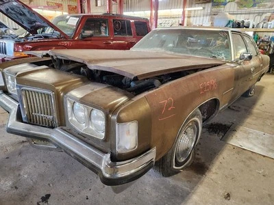 Bisagra del capó izquierdo del conductor compatible con Bonneville 1234240 1972 Foto 1 de 4