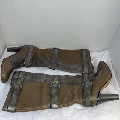 Botas hasta la rodilla Cole Haan de cuero marrón gamuza detalles con hebilla talla 8,5 B Foto 1 de 4