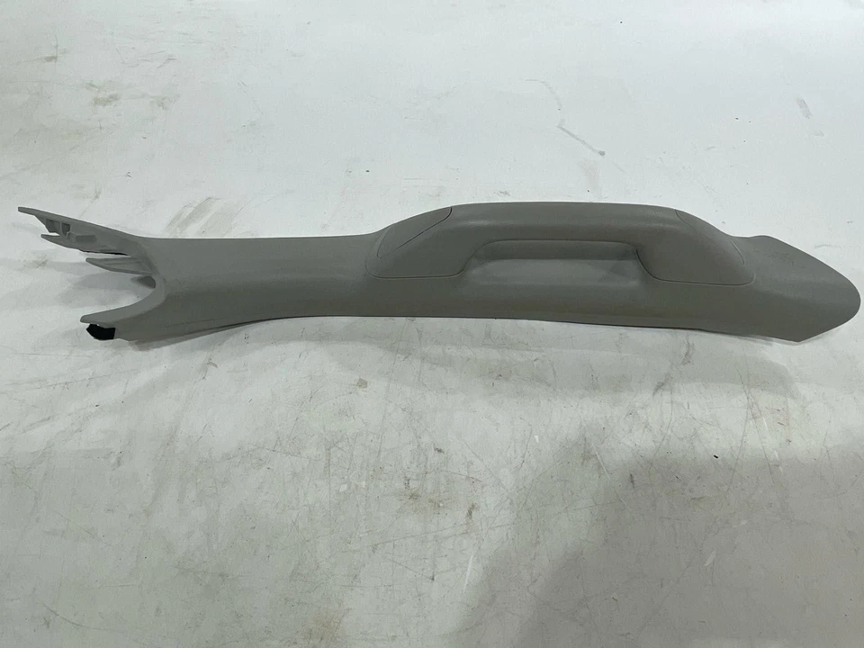 Se adapta a Toyota Tacoma 2016-2023 pasajero derecho un panel de ajuste de pilar con mango OEM Foto 1 de 4