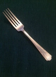 Louvre aka DuBarry (1914)-Wallace Silver Plate Dinner Fork "S" Monogram - Picture 1 of 4