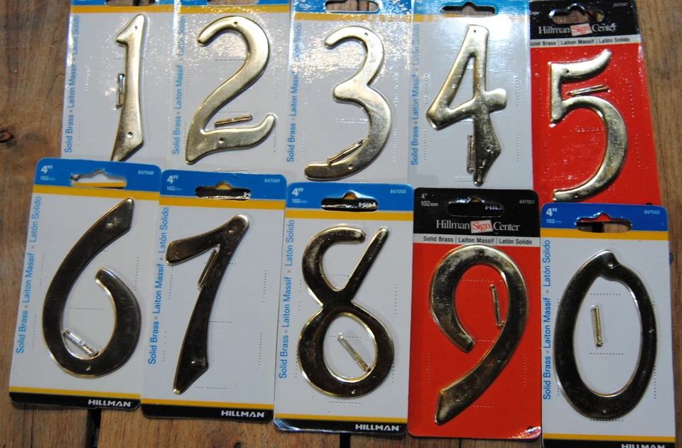 Número de dirección de buzón de casa tradicional de latón macizo de 4" Hillman Group clavado Foto 1 de 1