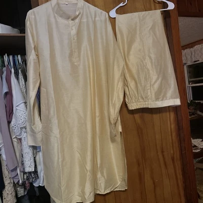 Medio Oriente, Etc Bata Larga Tipo Talla 46 y Pantalones Muy Ligeros Blanco/Crema Foto 1 de 4