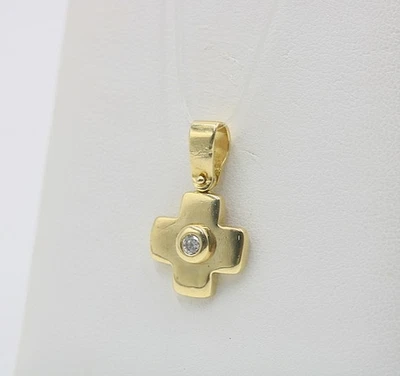 Colgante solitario de diamantes redondos de oro amarillo de 18k de 1/10 quilates cruz griega 3,2 g Foto 1 de 4