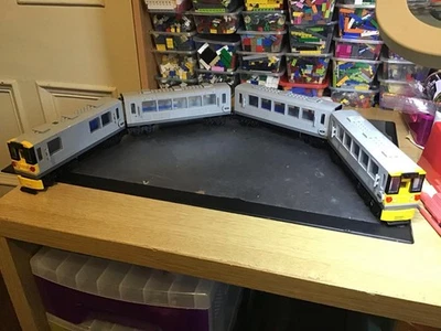 Lego Personenzug MOC 4 Wagen Vorstadt Triebzug mit Power UP - Bild 1 von 4