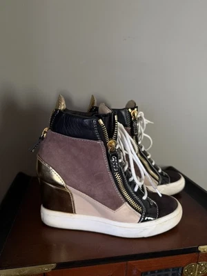 Tênis Giuseppe Zanotti Lorenz Wedge Feminino Tamanho 7EUA 37 UE Marrom Dourado. - Imagem 1 de 4