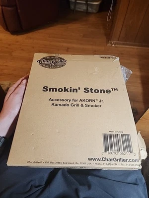 Char-Griller #6211 AKORN Jr Parrilla de carbón y ahumador Cerámica Smokin' Stone Acce Foto 1 de 4