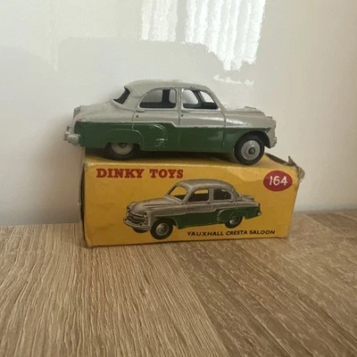 Dinky Toys 164 Vauxhall Cresta berlina, en caja  Foto 1 de 4