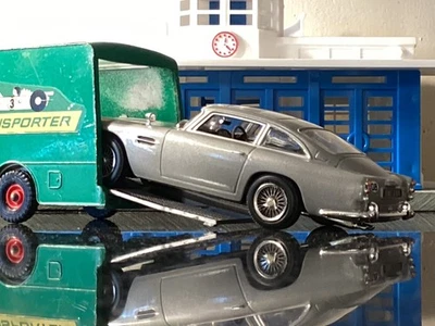 JUST DELIVERED! Aston Martin DB5 1/43 diecast 007 SKYFALL by Fabbri - Image 1 of 4