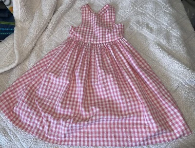 Vestido xadrez Kelly’s Kids rosa e branco Gingham Seersucker Cris costas cruzadas - Imagem 1 de 4