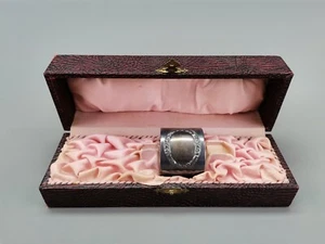 alter Serviettenring Serviettenhalter G.J. Metall in Aufbewahrungsbox  D= 4 cm - Bild 1 von 13