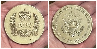1977 The QUEEN'S SILVER JUBILEE Cincinnati Milacron AMERICAN EAGLE Medal 45mm - Image 1 of 4