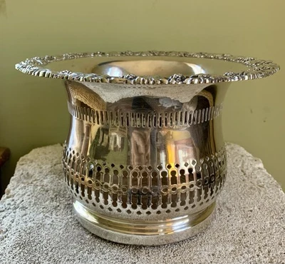 Plato de plata antiguo grande ornamentado soporte de montaña champán hojas bayas Foto 1 de 4