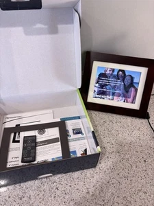 Pandigital Photo Frame 8 inch 1GB of Storage and 6400 Image Capacity - Picture 1 of 7