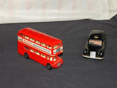 VINTAGE GORGI GT BRITAIN DIECAST ROUTEMASTE BUS/AUSTIN TAXI - Image 1 of 4
