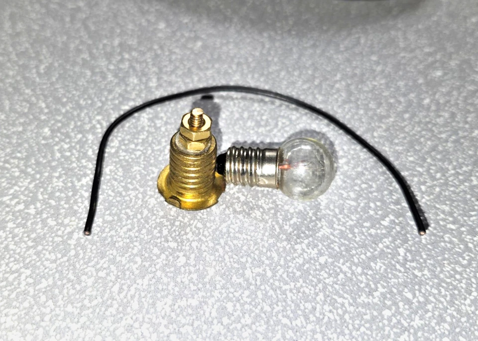 lionel Prewar obs car rear light Assy For 312,322,338,341,416,430,422,426,490 - Image 1 of 2