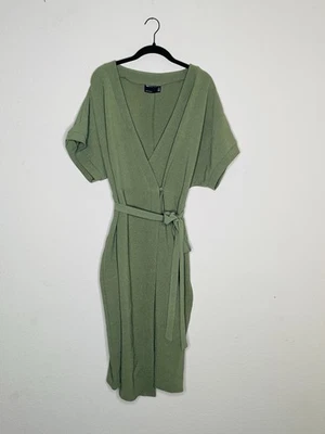 Vestido midi envolvente Curve verde oliva talla US 14 / UK 18 ASOS DESIGN Foto 1 de 4