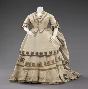 18th Century Wedding Dress Victorian Bustle Ball Gown Skirts Classical Vintage - Picture 1 of 9