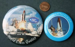 1988 Cape Kennedy Florida NASA Space Shuttle STS-26 Safe Return TWO pin set----- - Imagen 1 de 1
