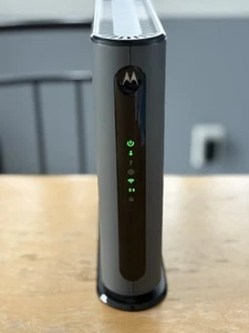 Motorola MG7700 AC1900 Dual-Band DOCSIS 3.0 Cable Modem Router - Picture 1 of 5